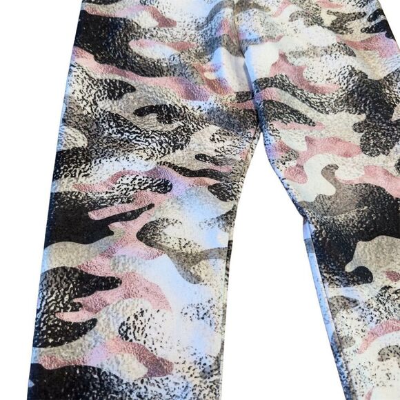 Terez Girls Pink Camouflage Leggings Size L Activewear Trendy Look - Picture 3 of 6